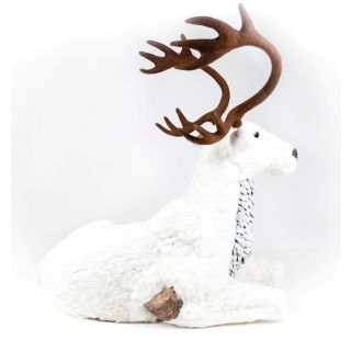Liegendes Rentier mit weißem glitzerndem Kunstfell und Geweih, Weihnachtsdekoration, Länge Körper ca. 85 cm