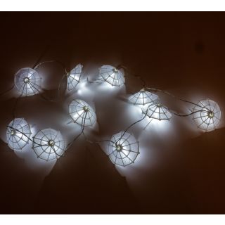 Party-Lichterkette, mit 10 warm weiß leuchtenden LEDs unter Party-Schirmchen, Beleuchtung für Garten, Terrasse, Balkon, Indoor, Batteriebetrieben mit An/Aus-Schalter, Weiss