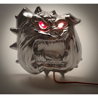 Bulldoggen-Kopf mit rot leuchtenden Augen in Chrom-Optik, LKW LED Innenbeleuchtung, 24 Volt, Rückseite selbstklebend