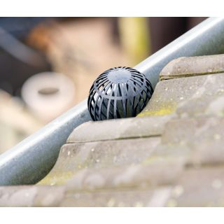 2x Dachrinnenschutz für Dachrinnen- und Regenrinnen, Kunststoffkugel-Einsatz von 2 bis 6 cm, flexibel, selbst haltend, schwarz