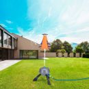 Wasserspiel Raketen-Sprinkler für Kinder, Garten-Wasserspielzeug mit Schlauch-Anschluß, Rakete hebt ab und dreht sich um 360° beim Sprühen