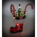 Beleuchteter Nikolausstiefel, Weihnachtsdeko mit 20 LEDs, 5 Weihnachtsbäumen, roten Beeren & 2 Plüsch-Lutschstangen